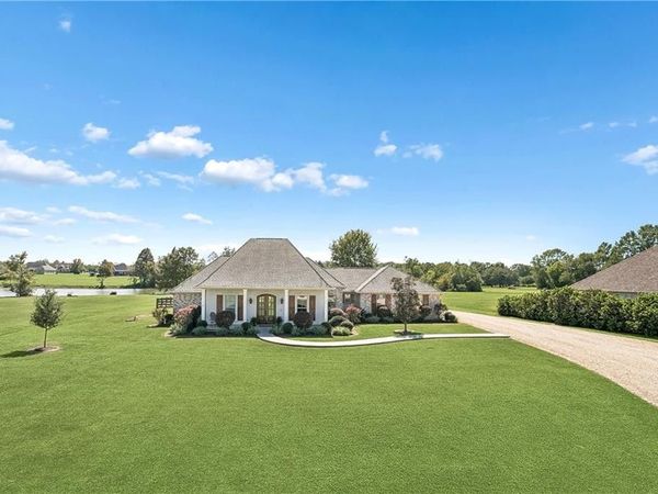 221 HIGHLAND CREST Drive, Covington, LA 70434