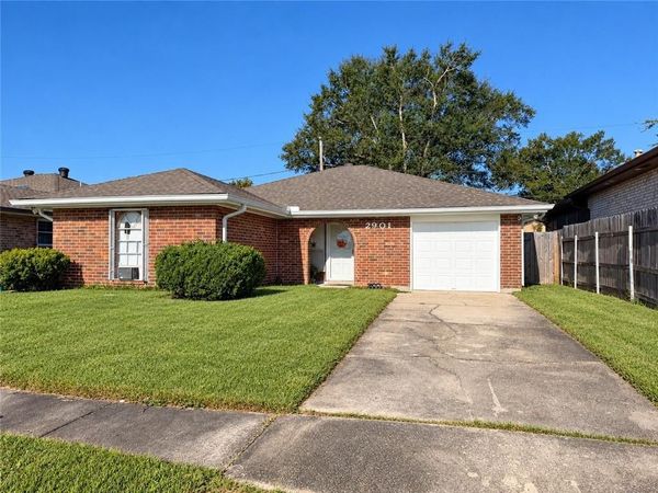 2901 WILLIAMSBURG Drive, Laplace, LA 70068