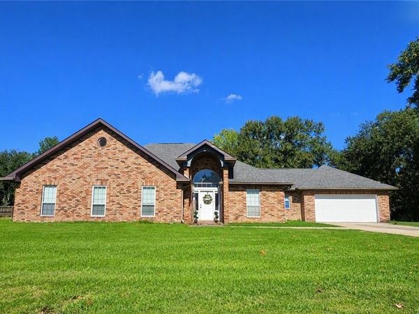 222 SARAH VICTORIA Drive, Belle Chasse, LA 70037