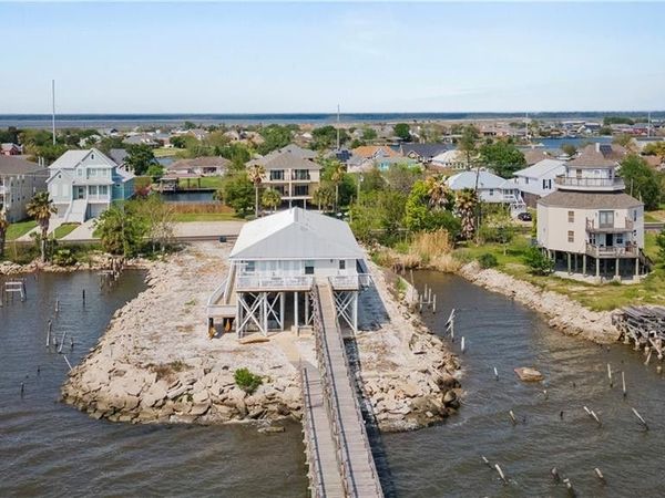 125 LAKEVIEW Drive, Slidell, LA 70458