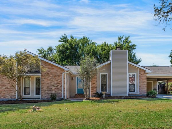 105 Sumter Avenue , Broussard, LA 70518