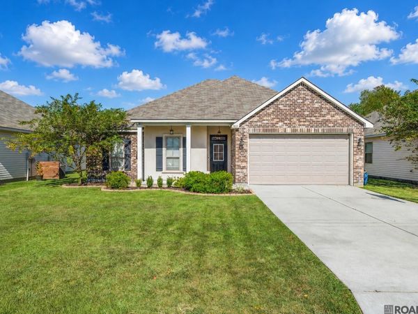 7831 HIGH EAGLE CT , Denham Springs, LA 70706