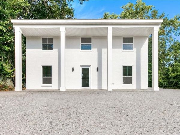 520 N CAUSEWAY Boulevard , Mandeville, LA 70448