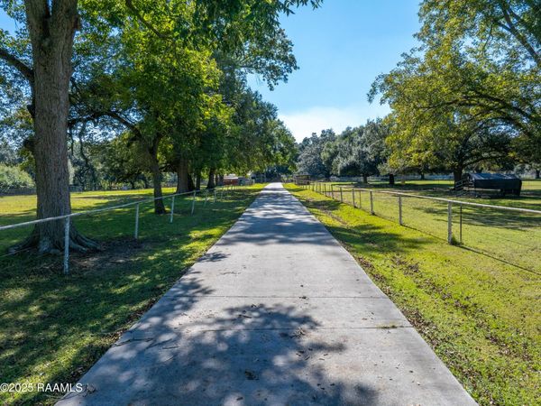 726 E Broussard Road , Lafayette, LA 70508