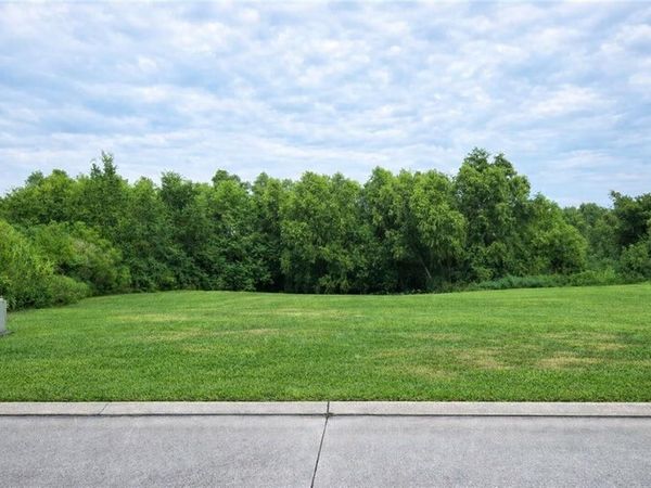6041 S MUIRFIELD Circle, New Orleans, LA 70128