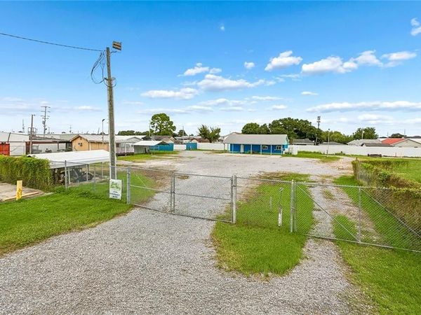 133 WESTBANK EXPRESSWAY , Westwego, LA 70094