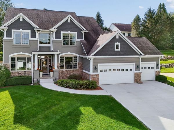 1775 Burr Oaks Drive, West Des Moines, IA 50266