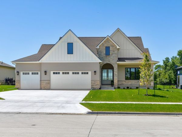 10622 NW 80th Avenue, Johnston, IA 50131