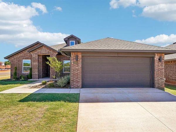 1800 Pin Cherry Lane, Moore, OK 73160