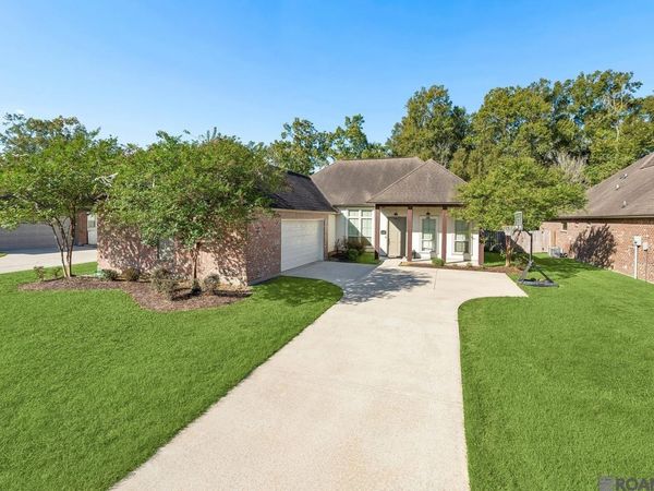 16403 Parker Place Dr, Prairieville, LA 70769