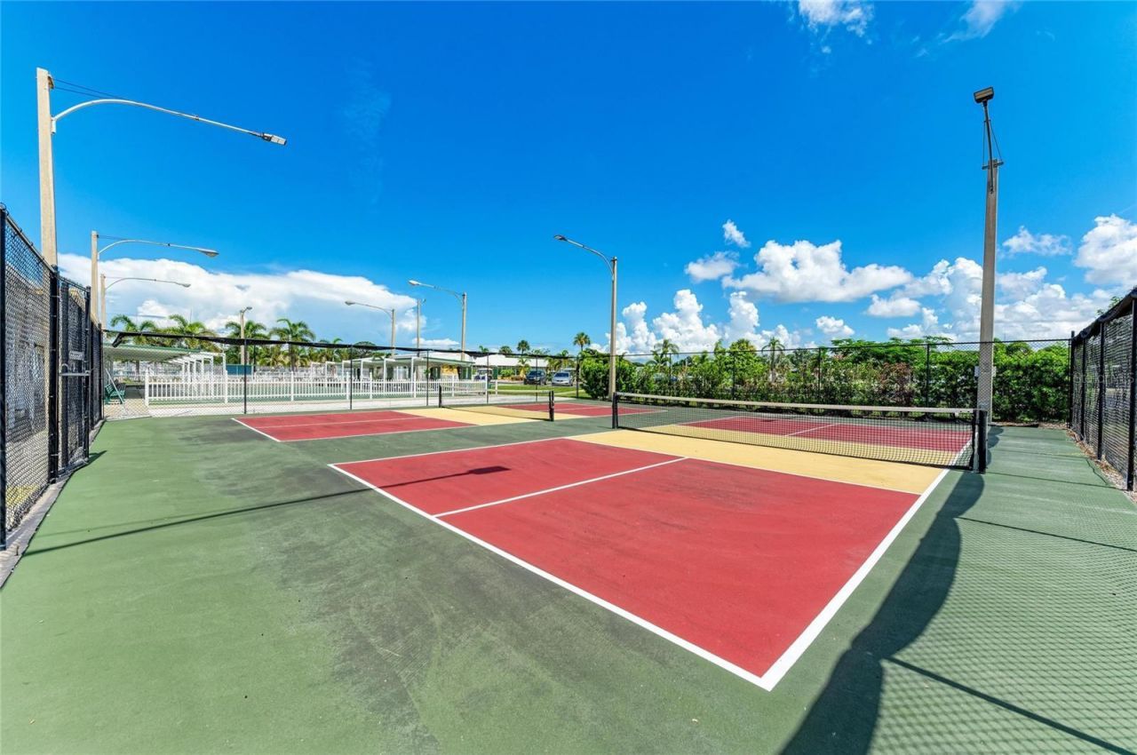 4924 Oakland Hills Avenue , Sarasota, FL 34234 Photo