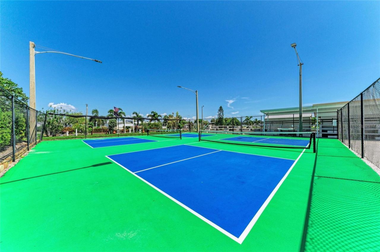 4924 Oakland Hills Avenue , Sarasota, FL 34234 Photo