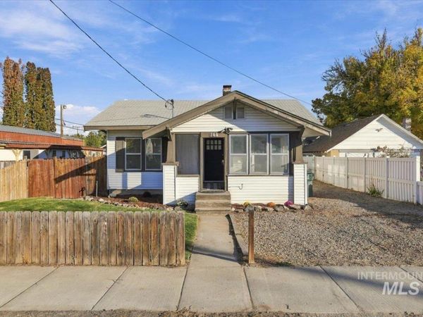 144 W 4th St, Kuna, ID 83634