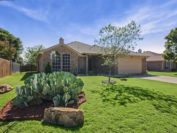 575 Tanglewood Drive , Burleson, TX 76028