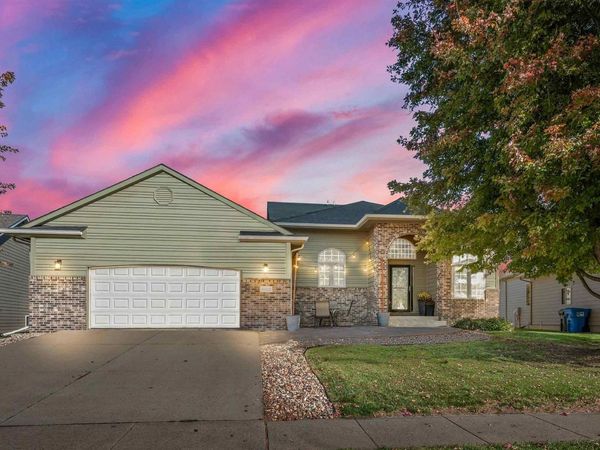 3008 W Rose Crest Dr, Sioux Falls, SD 57108