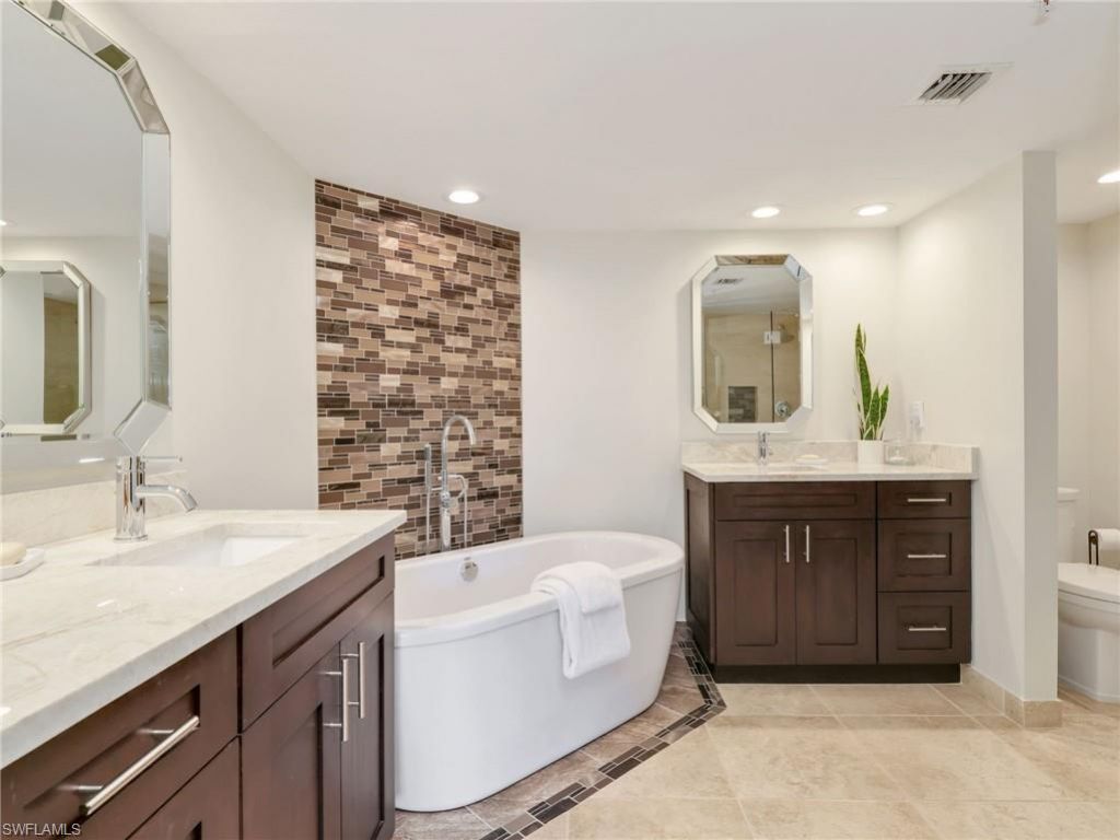 25 Bluebill Ave , Unit 204, Naples, FL 34108 Photo