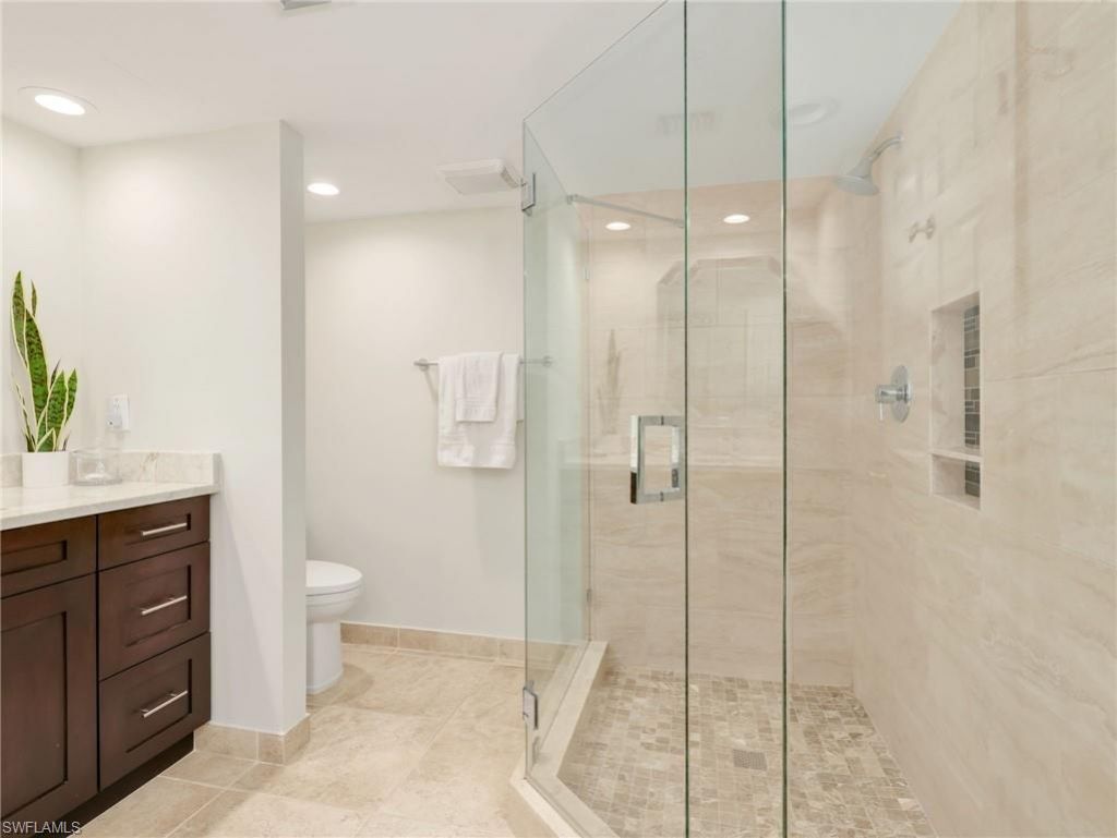 25 Bluebill Ave , Unit 204, Naples, FL 34108 Photo