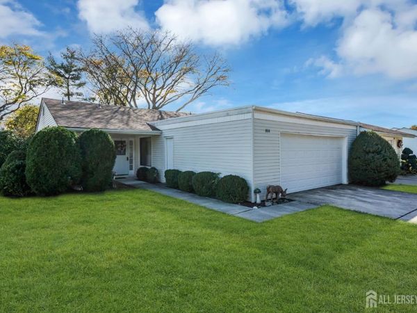 80 Banyan Plaza N, Monroe Township, NJ 08831