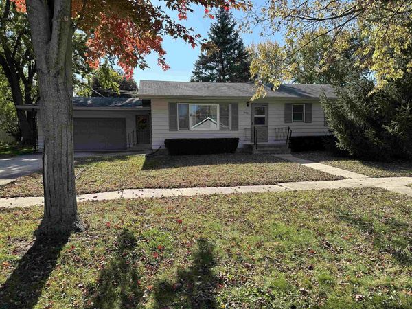 906 9th Street, Charles City, IA 50616