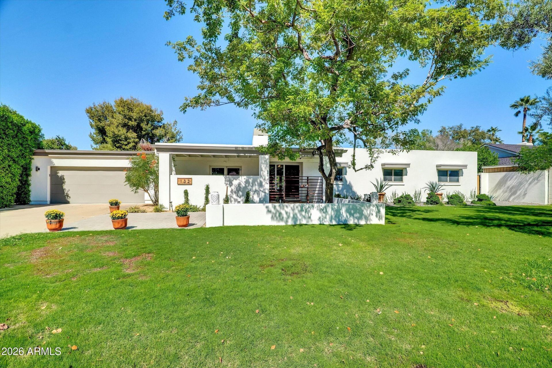 132 W Las Palmaritas Drive, Phoenix, AZ 85021 Main Photo