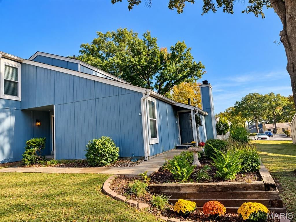 17 Lantern Lane , Lake Saint Louis, MO 63367 Main Photo