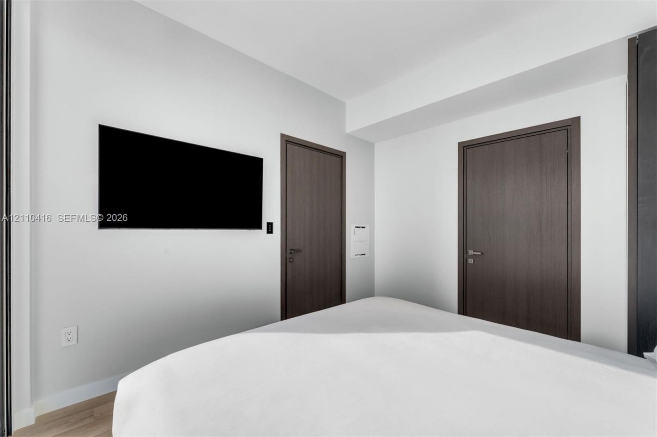 20 NE 11 , Unit 4208, Miami, FL 33132 Photo