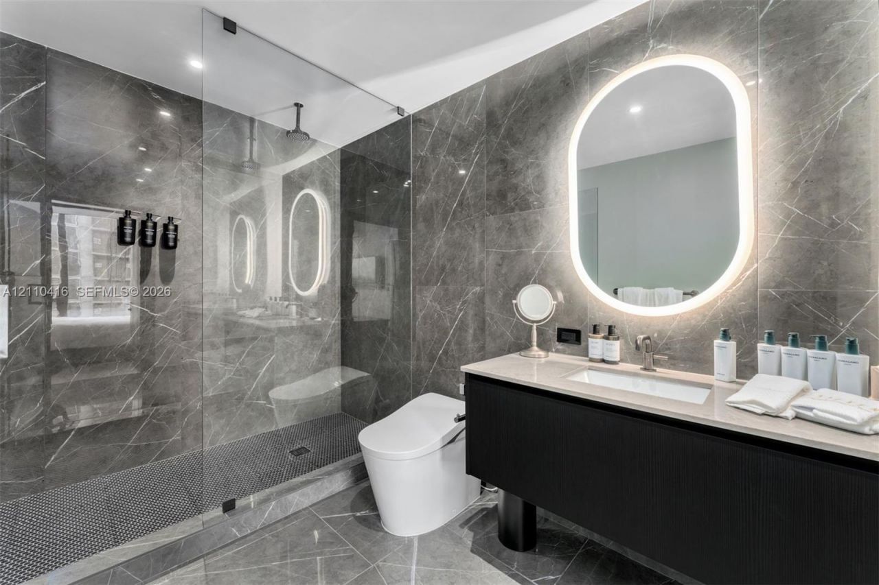 20 NE 11 , Unit 4208, Miami, FL 33132 Photo