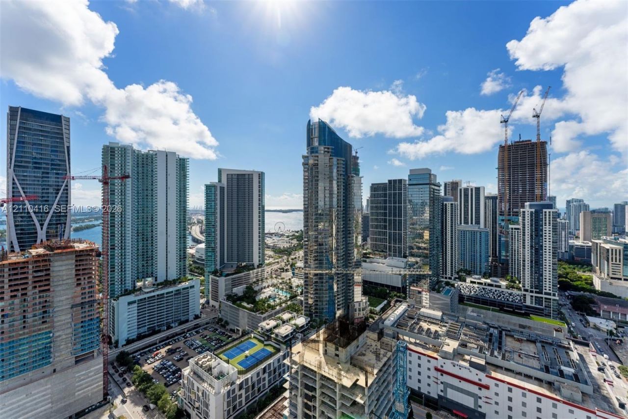 20 NE 11 , Unit 4208, Miami, FL 33132 Photo