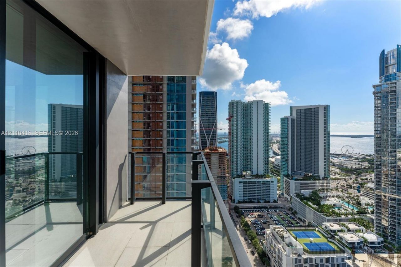 20 NE 11 , Unit 4208, Miami, FL 33132 Photo