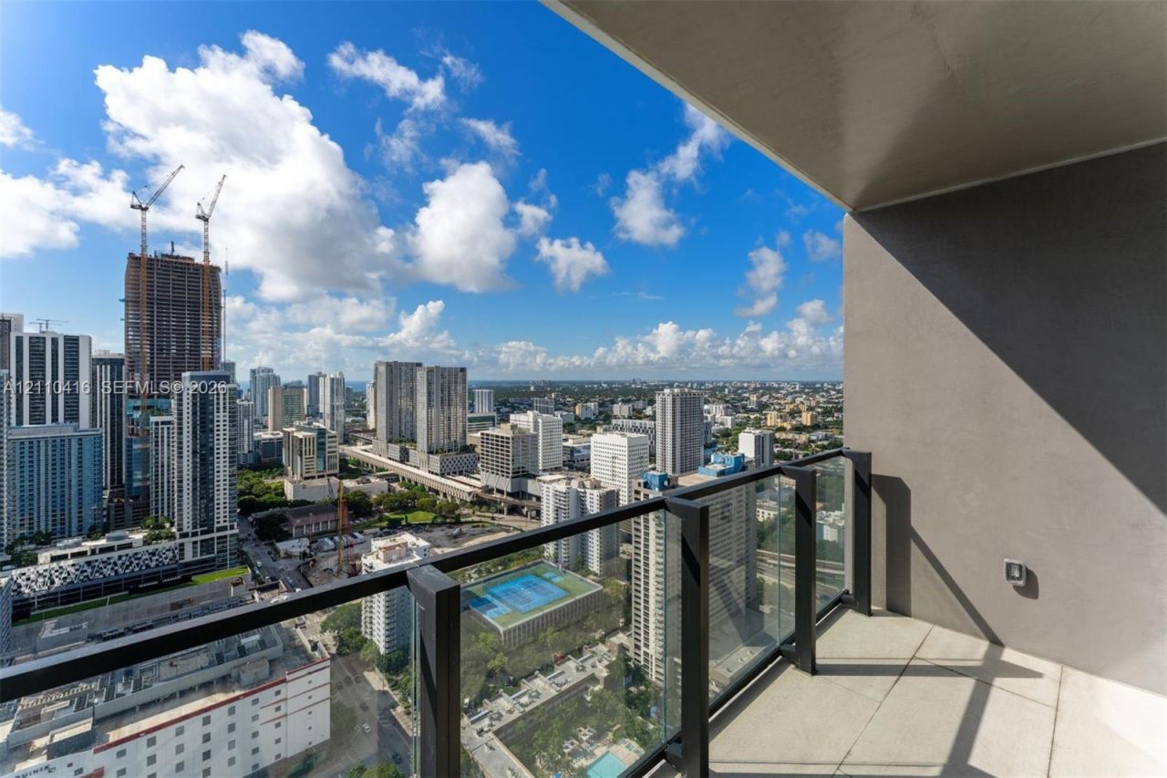 20 NE 11 , Unit 4208, Miami, FL 33132 Photo