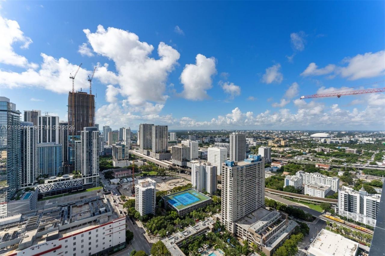 20 NE 11 , Unit 4208, Miami, FL 33132 Photo
