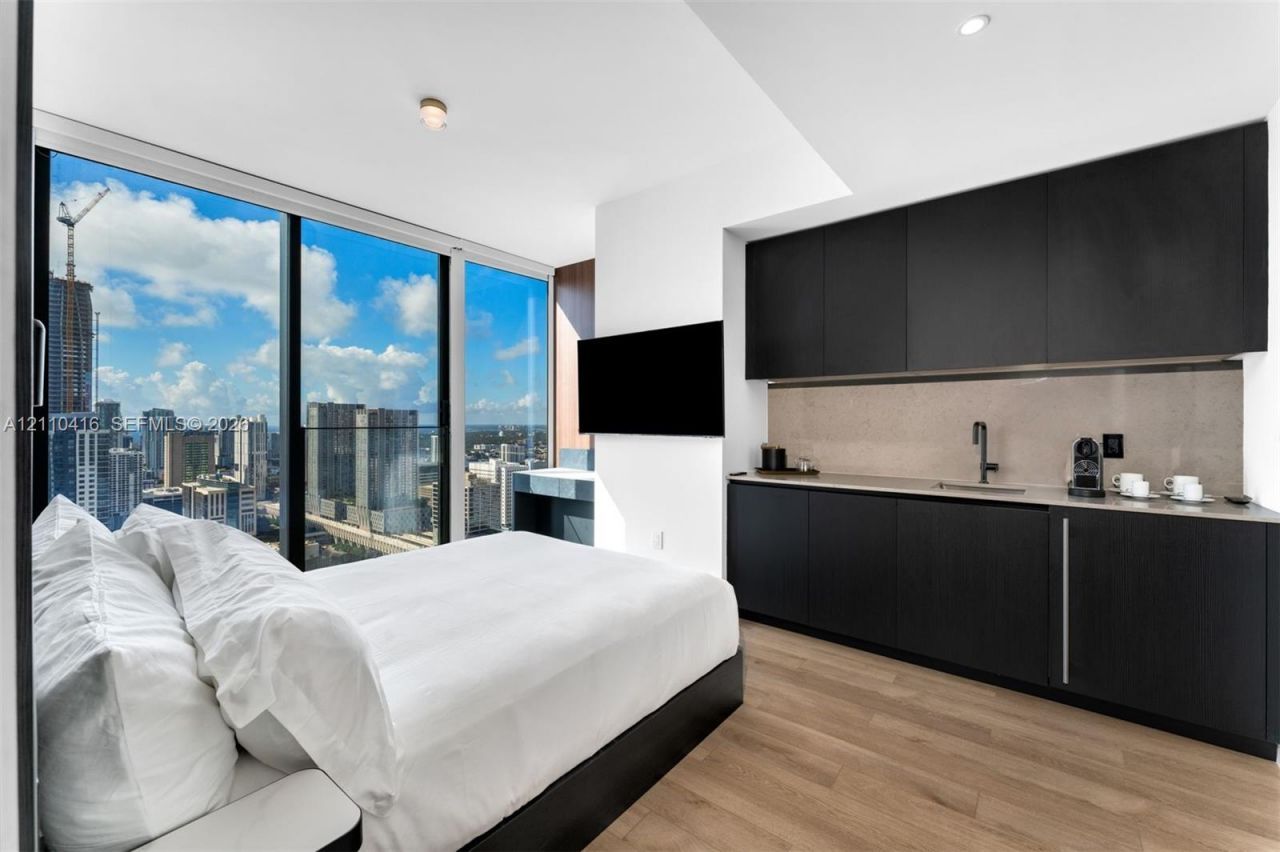 20 NE 11 , Unit 4208, Miami, FL 33132 Photo