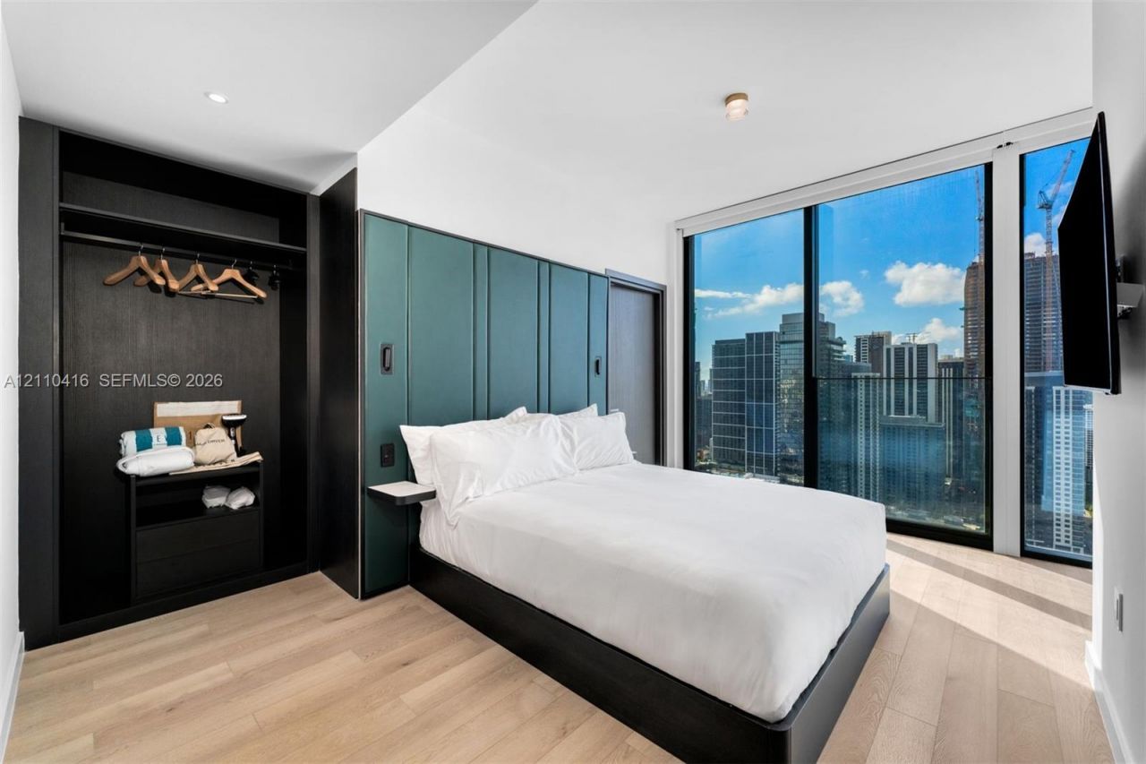 20 NE 11 , Unit 4208, Miami, FL 33132 Photo