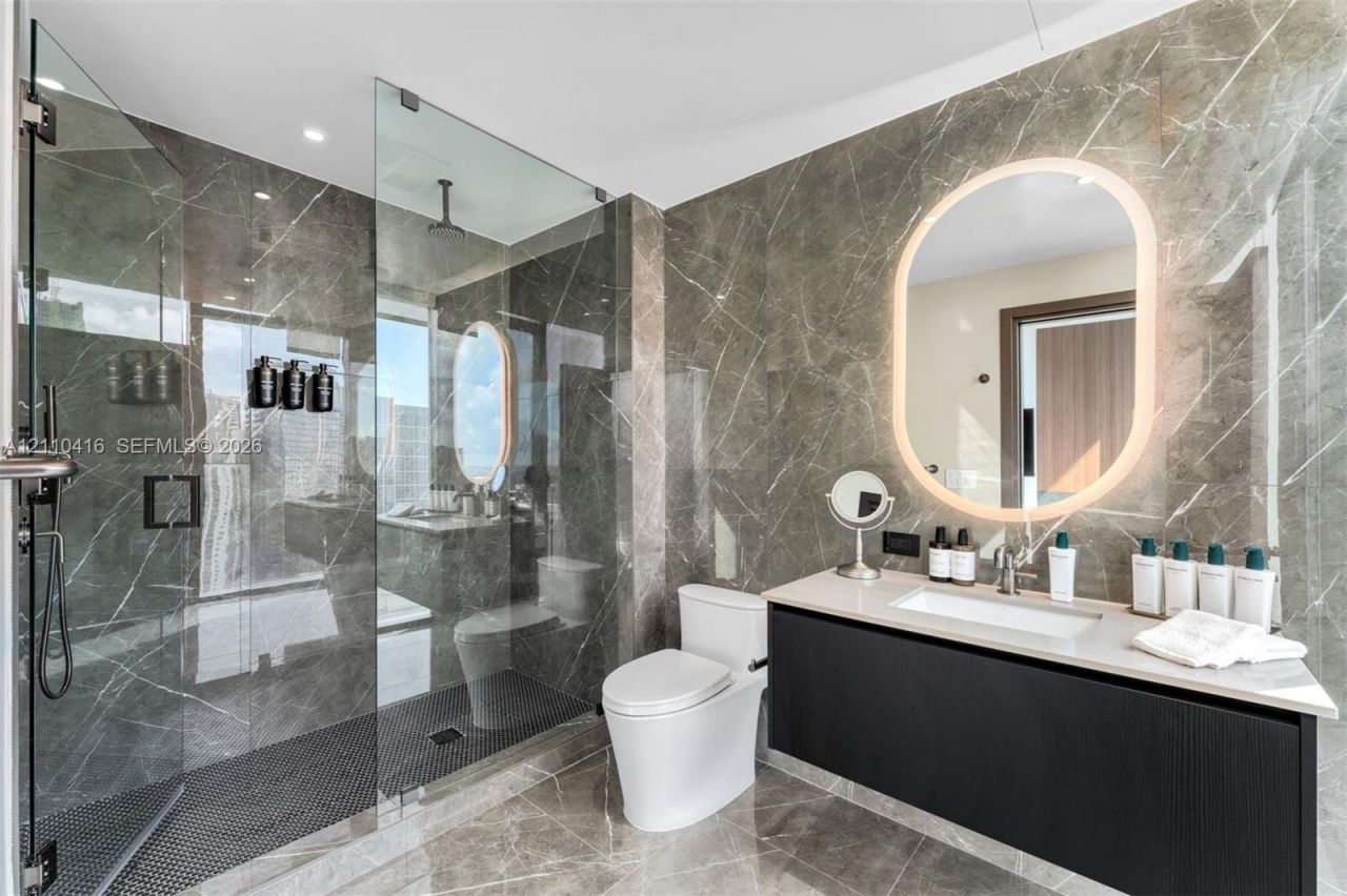 20 NE 11 , Unit 4208, Miami, FL 33132 Photo