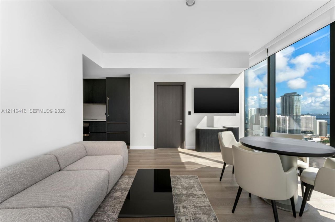 20 NE 11 , Unit 4208, Miami, FL 33132 Photo
