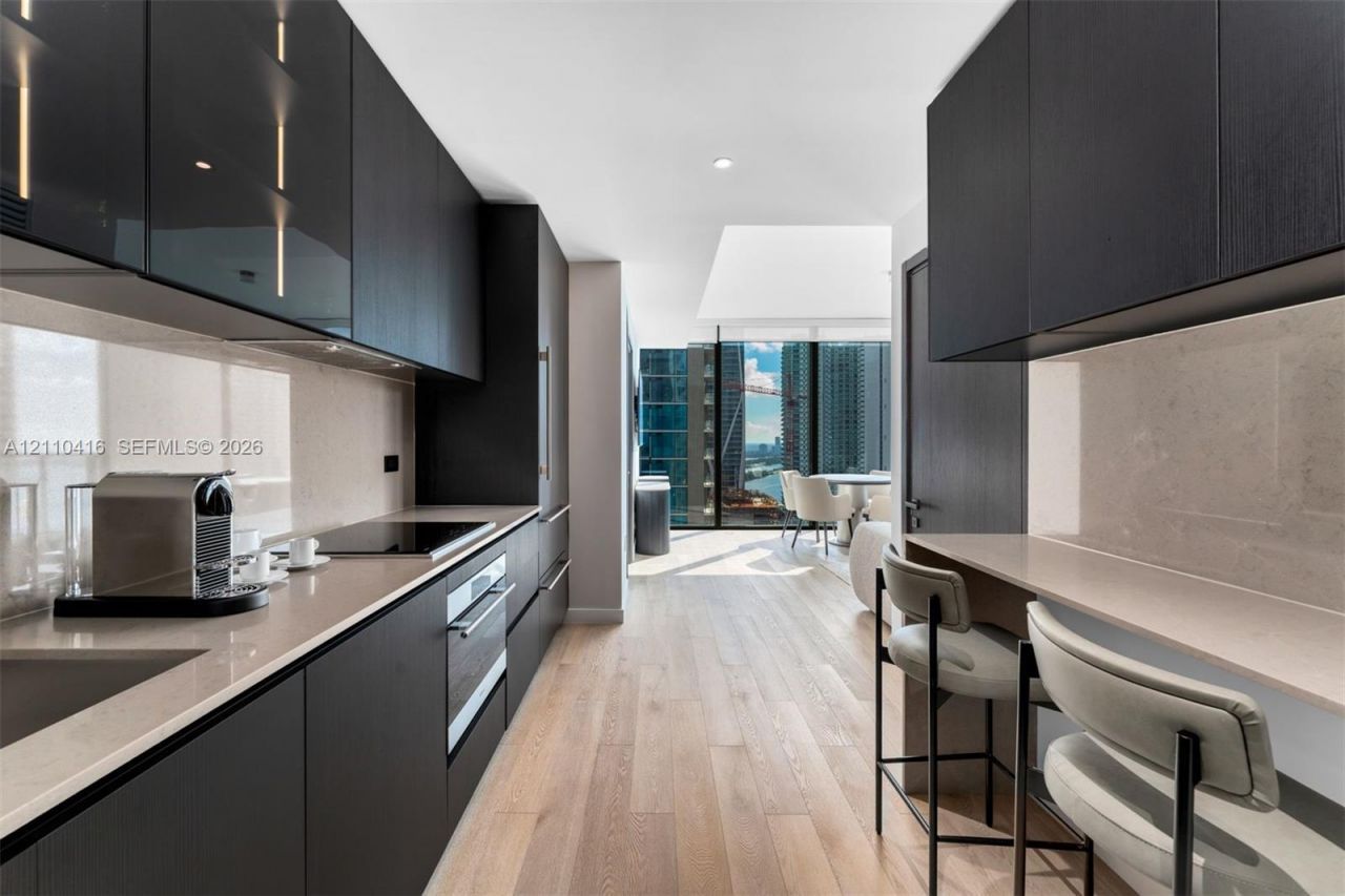 20 NE 11 , Unit 4208, Miami, FL 33132 Photo