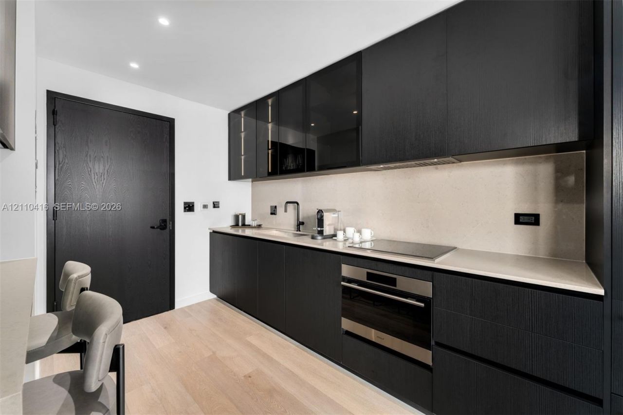 20 NE 11 , Unit 4208, Miami, FL 33132 Photo