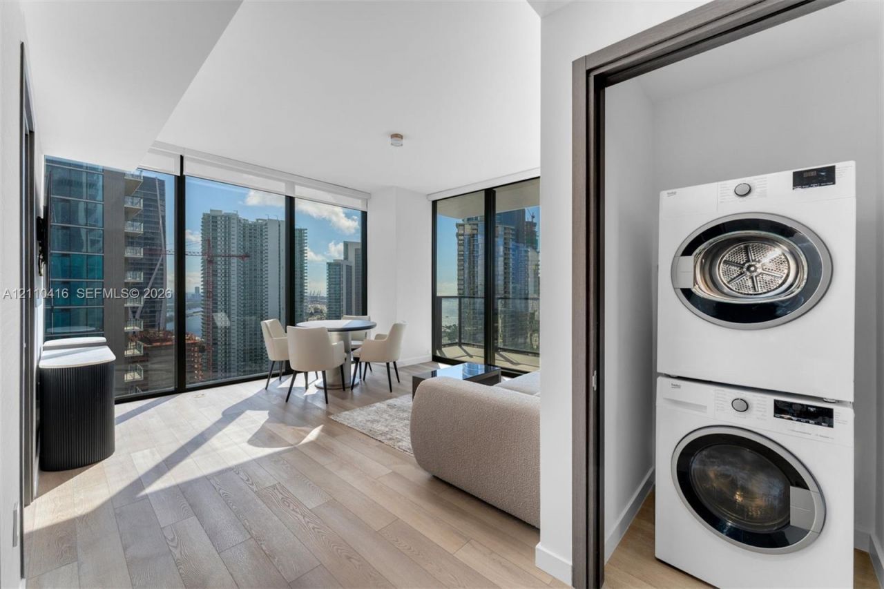 20 NE 11 , Unit 4208, Miami, FL 33132 Photo
