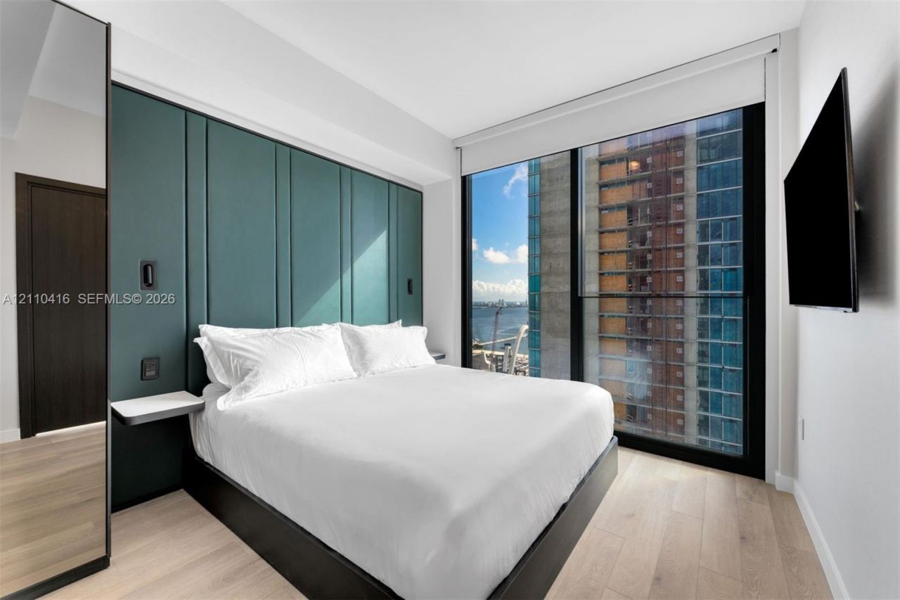 20 NE 11 , Unit 4208, Miami, FL 33132 Photo