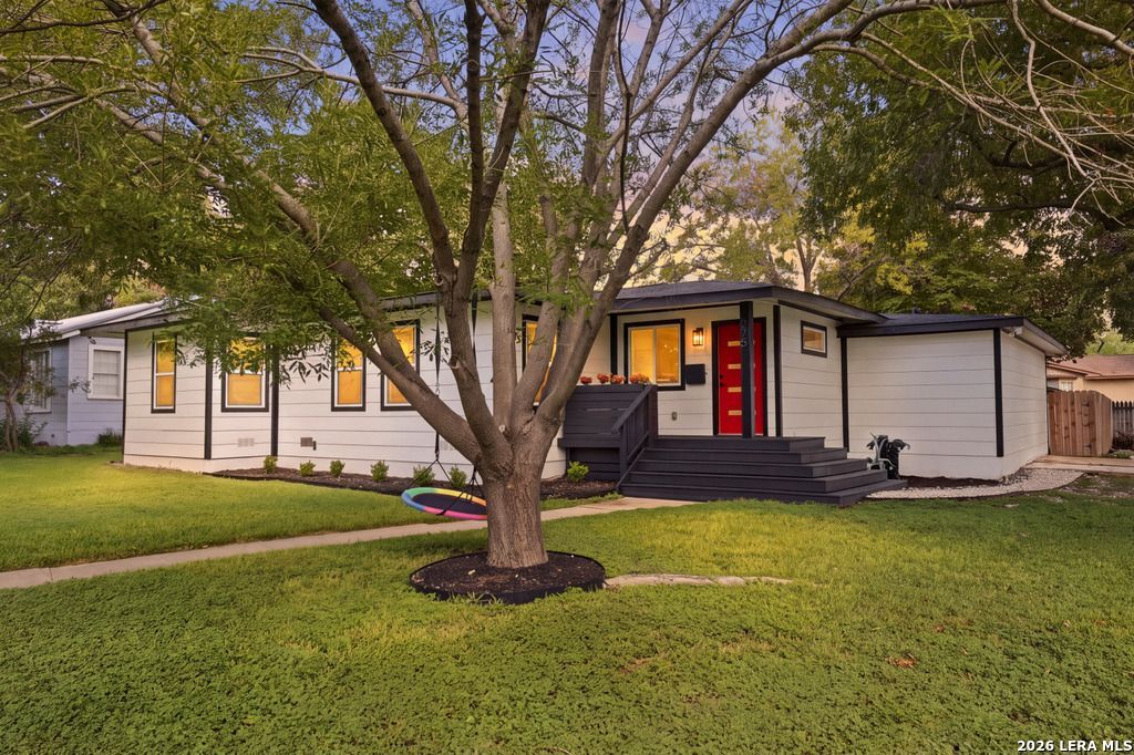 275 E Fair Oaks Pl, Alamo Heights, TX 78209 Main Photo