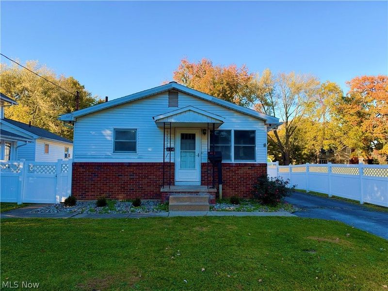 1154 Bradford Street NW, Warren, OH 44485 Photo 1