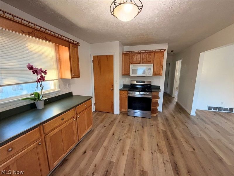 1154 Bradford Street NW, Warren, OH 44485 Photo 10