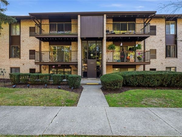 16435 Heather Lane , Unit 202, Middleburg Heights, OH 44130
