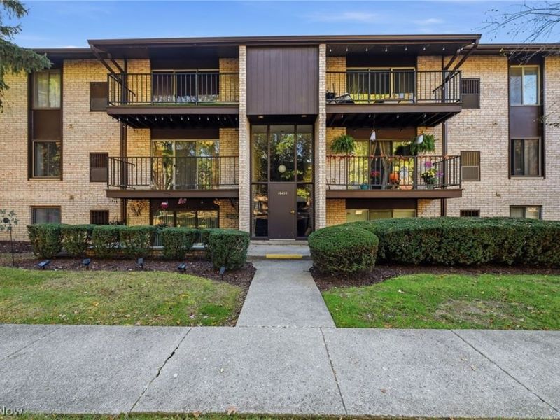 16435 Heather Lane, Unit 202, Middleburg Heights, OH 44130 Photo 1