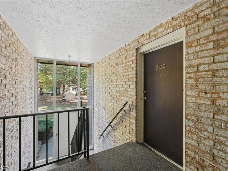 16435 Heather Lane, Unit 202, Middleburg Heights, OH 44130 Photo 2