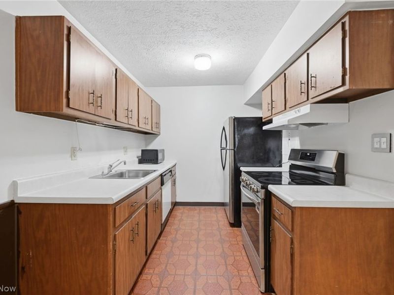 16435 Heather Lane, Unit 202, Middleburg Heights, OH 44130 Photo 5