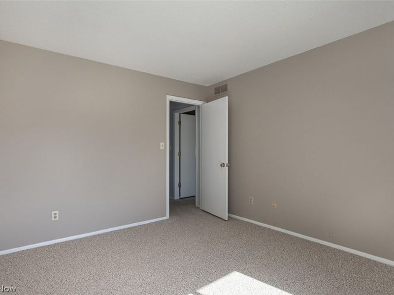 700 Tinkers Lane, Sagamore Hills, OH 44067 Photo 19