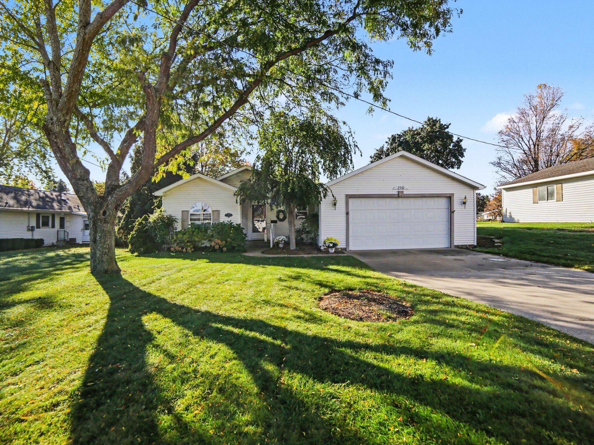 210 W Lake Street, Hart, MI 49420 Main Photo