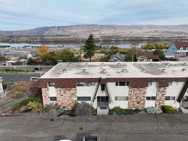 1622 E 9TH ST, The Dalles, OR 97058