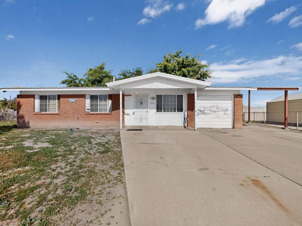 1439 S Loma Hermosa Court NW, Albuquerque, NM 87105